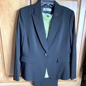 Tahari 3-piece pin-striped suit - Size 16